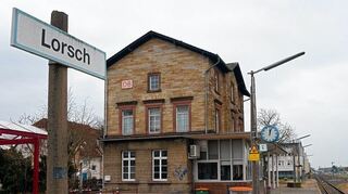 <p>Ideen, wie das Bahnhofsgebäude und seine Umgebung umgestaltet werden könnten, wurden jetzt in der Bauausschuss-Sitzung präsentiert.</p>