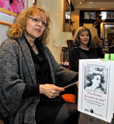 <p>Die Frauenrechtlerin Olympe de Gouges stand im Mittelpunkt einer Veranstaltung, zu der Dr. Regina Nethe-Janechen, Fraktionsvorsitzende der SPD und Vorsitzende der AsF Bergstraße, aus Anlass des Weltfrauentags eingeladen hatte.</p>