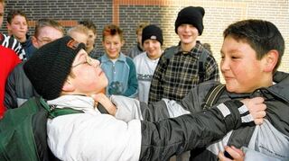 <p>In den USA schicken Eltern schwer erziehbare Jugendliche in Umerziehungslager - sogenannte "Bootcamps".</p>
