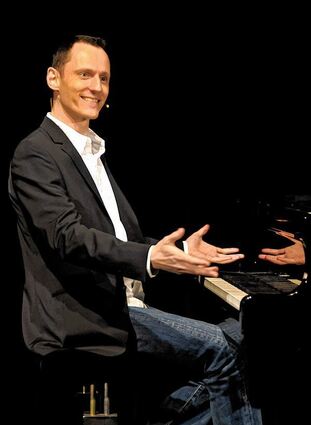 <p>Konstantin Schmidt bringt am 8. November im "Max" den österreichischen Altmeister Georg Kreisler auf die Bühne.</p>