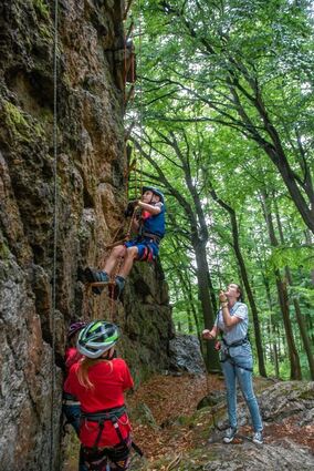<p>Steil bergauf ging es für die Ferienspielkinder beim Klettern am Hohenstein.</p>