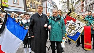<p>Die Fastnachter und ihre Ehrengäste bekundeten am Samstag bei der Kampagneneröffnung ihre Solidarität mit den Menschen in Paris.</p>