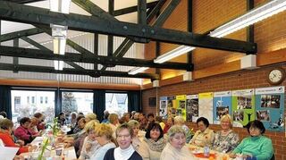 <p>Keine freien Plätze mehr: Das Einhäuser Frauenfrühstück startete mit dem Thema Engel in das Jahr 2016.</p>