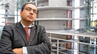 <p>Eintracht-Frankfurt-Fan, Gelegenheits-Rapper - und außenpolitischer Sprecher der Grünen im Bundestag: Omid Nouripour.</p>