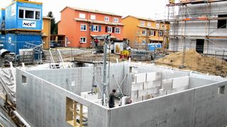 <p>Der Kellerausbau eines Einfamilienhauses in den Asturien hat begonnen. Bald ist die letzte Baulücke geschlossen.</p>