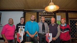 <p>Vorstandswahlen und Ehrungen beim Tennisclub Zwingenberg. Unser Bild zeigt (v.l.) Robert Fehr (Technischer Ausschuss), den "Sportler des Jahres" Jonathan Schneider, Jan Sartorius(Jugend- und Sportausschuss), Ralph Johann (Schatzmeister), Klaus-Dieter Derst (Vorsitzender) und Horst Meiser (Schriftführer/Pressewart).</p>