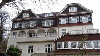 <p>Die von Heinrich Metzendorf erbaute (ehemalige) Klinik Dr. Laudenheimer in Alsbach.</p>