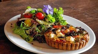 <p>Teig und Guss sind gesetzt, der Belag ist variabel - so lautet das Konzept des Café-Bistro Mondweide.</p>