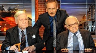 <p>Fritz Stern (rechts) 2010 mit Altbundeskanzler Helmut Schmidt (links) und Fernseh-Moderator Reinhold Beckmann (Mitte).</p>