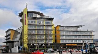 <p>Im ehemaligen Mercure-Hotel in Bensheim sind noch bis Ende November minderjährige Flüchtlinge untergebracht.</p>