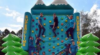 <p>Der Spieletag des Skiclubs Heppenheim im Stadion kam bei jungen und älteren Besuchern gut an.</p>