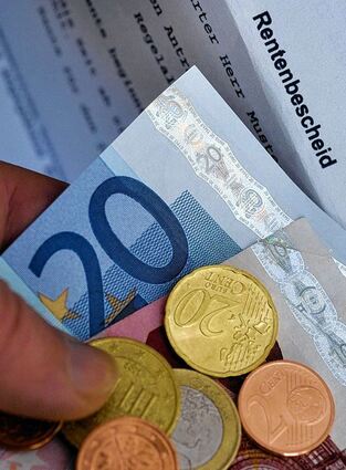 <p>Auch wenn Sie zu Rentenbeginn noch keine Steuern auf Ihre Rente zahlen, kann sich dies im Laufe des weiteren Rentenbezuges ändern.</p>