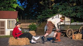<p>Die Theaterspielgemeinschaft Lorsch setzte heute Abend auf dem ehemaligen Straßenbaudepot zum dritten Mal den "Schinderhannes" in Szene.</p>