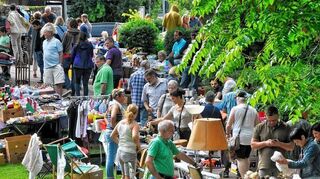 <p>In den Gassen der Zwingenberger Altstadt und rund um den Marktplatz herrschte am Samstag reges Treiben. Der Flohmarkt zog wieder zahlreiche Schnäppchenjäger und Besucher an.</p>