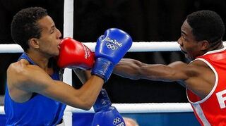 <p>Hamza Touba (links) hatte gegen den Franzosen Elie Konki einen schweren Stand und verlor glatt.</p>