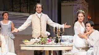 <p>"Così fan tutte" als feinsinnige Inszenierung am Staatstheater Darmstadt mit (v.l.) Katharina Persicke, Minseok Kim, Jana Baumeister, Nicloas Legoux, Kathrin Leidig und David Pichlmaier.</p>