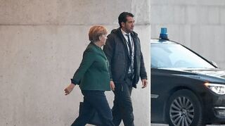 <p>Bundeskanzlerin Angela Merkel verließ gestern ohne Ergebnis das Bundeskanzleramt in Berlin.</p>