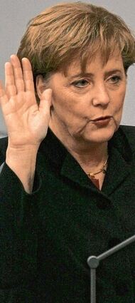 <p>Dreimal - 2005, 2009 und 2013 (von links) - hat Angela Merkel den Amtseid abgelegt. Gestern kündigte sie an, dass sie dies auch 2017 machen will.</p>