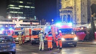<p>Kurz nach dem Anschlag in Berlin waren gleich mehrere Rettungskräfte an der Gedächtniskirche im Einsatz.</p>