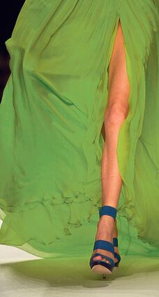 <p>Auf der Fashion Week 2012 war die aktuelle Trendfarbe auch schon vereinzelt zu sehen - hier bei einer Kreation von Dimitri.</p>