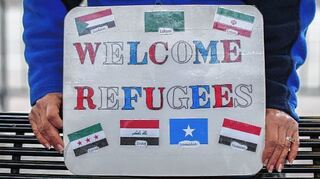 <p>In zahlreichen Städten der USA wie auch in Brüssel gab es gestern Demonstrationen gegen das Einwanderungsverbot - "Welome Refugees", "Flüchtlinge willkommen" lautete deren Motto.</p>