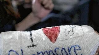 <p>Viele Amerikaner sind auf die Gesundheitsversorgung angewiesen und lehnen deshalb Änderungen an der Gesundheitsreform ab.</p>