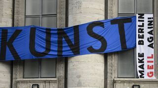 <p>Armes Haus: Der Ruf nach Kunst wird an der Volksbühne so laut wie die Forderung, Berlin wieder "geil" zu machen.</p>