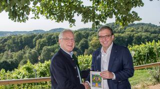 <p>Helmut Sachwitz (links) ist seit Juli neuer Präsident des Lions Clubs Bergstraße-Bensheim. Rechts Amtsvorgänger Thomas Schmitt.</p>