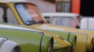 <p>In zahlreichen Farben und verschiedenen Varianten stehen die knuffigen Fahrzeuge auf einem ehemaligen Bauernhof in Harthausen in der Pfalz. Dort werden sie aufbereitet, verkauft oder vermietet.</p>