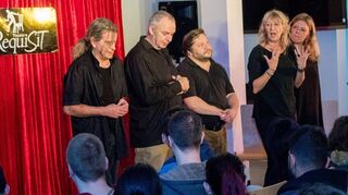 <p>Seit einigen Jahren klärt das Impro-Theater Requisit an Schulen über Drogen, Sucht und Abhängigkeit auf.</p>