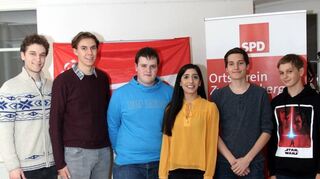 Philip Ullmann (3.v.l.), der neue Vorsitzende der Juso-AG Bensheim/Heppenheim/Zwingenberg, mit seinem Team bei der Jahreshauptversammlung.