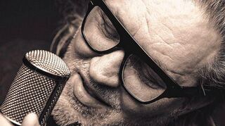 Der Musiker Edo Zanki zeigt sich auf seinem neuen Album unter dem Titel „Playing For Hope“ vielseitig und sozial engagiert.