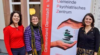 Das neue Leitungsteam für das Gemeindepsychiatrische Zentrum: Karin Poßmann (Mitte) und Monika Horneff (rechts) mit Caritasdirektorin Stefanie Rhein (links),