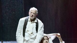 Der Wiener Burgschauspieler Martin Schwab mit Lea Ruckpaul.