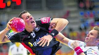 <p>Für Dominik Klein (li.) geht es bei der Handball-EM zur Sache; er kämpft mit der Nationalmannschaft nicht nur ums Weiterkommen, sondern auch um die Qualifikation für die Olympischen Spiele in diesem Jahr in London.</p>