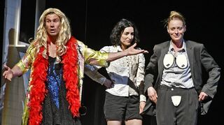 Das Atze-Theater aus dem Berliner Wedding brachte gestern ein äußerst unterhaltsames Stück zur sexuellen Aufklärung auf die Bühne des Parktheaters.