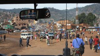 Die Stadt Bukavu im Osten des Kongo an der Grenze zu Ruanda. Rund 82 Millionen Menschen leben im1 Kongo, eine Million davon in Bukavu.