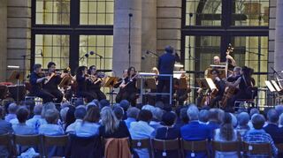 Schwere und etwas leichtere Kost wurden bei der ersten Nachtmusik beim Würzburger Mozartfest geboten.