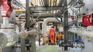 Blick ins Innere des Methangaskraftwerks: In den Tiefen des Kivu-Sees schlummern 300 Kubikkilometer Gas. Sie so zu fördern, dass kein Unglück geschieht, ist eine große Herausforderung.