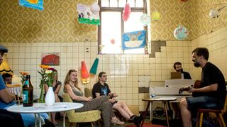 Ein Konzert mit Wohnzimmer in einer Metzgerei? Typisch "Kultour"