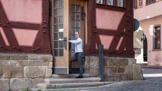 Ein ansehnliches Haus krönt eine bewegte Karriere: Benedikt Stegmayer lebt und arbeitet in einem der schönsten Fachwerkbauten Esslingens.