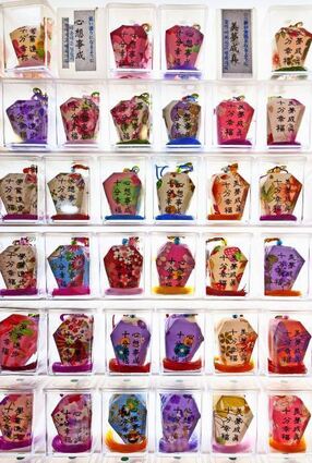 Die bunten Minilaternen kann man