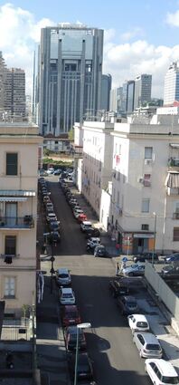 Blick auf Häuser im Rione Luzzatti in Neapel. Es wird angenommen, dass die italienische Autorin Elena Ferrante das Leben der Romanhelden hier verortet.