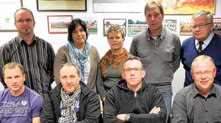 <p>Franz-Josef Filipp. Ralf Massoth, Markus Brunnengräber, Rainer Dluzak, Jürgen Schmitt, Simone Glanzner, Ute Schuster, Andreas Massoth und Bernd Böhm arbeiten im Vorstand der Tvgg-Fußballer mit.</p>