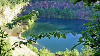 Der ehemalige Steinbruch von Ober-Mengelbach soll nun für Touristen und Einheimische zugänglich werden. Baubeginn für das neu geplante Erlebnisareal könnte schon Mitte des kommenden Jahres sein.