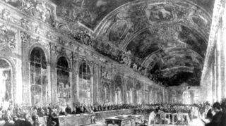 Der französische Ministerpräsident Georges Benjamin Clemenceau eröffnet am 28. Juni 1919 im Schloss von Versailles die Sitzung zur Unterzeichnung des Friedensvertrags. Der Versailler Vertrag trat am 20. Januar 1920 in Kraft.