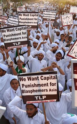 Anhänger der konservativen islamistischen Partei Tehreek-e-Labbaik Pakistan (TLP) verlangen im November dieses Jahres auf einer Demonstration in Karachi die Höchststrafe für Asia Bibi, nachdem sie aus der Haft freigelassen worden war.