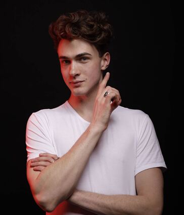 Er kann Menschen analysieren und beeinflussen, behauptet der Magier Timon Krause.