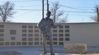 Die Hornbrille war sein Markenzeichen: Am Sonntag, 3. Februar, jährt sich der Todestag von Buddy Holly zum 60. Mal.