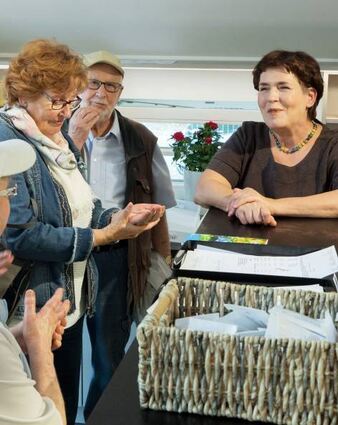 Führte früher eine Buchhandlung, macht heute Seife: Anke Thoma (r.).